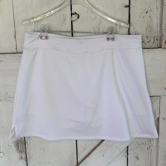 Tranquility Skort. White. Size XL - Picture 1 of 4